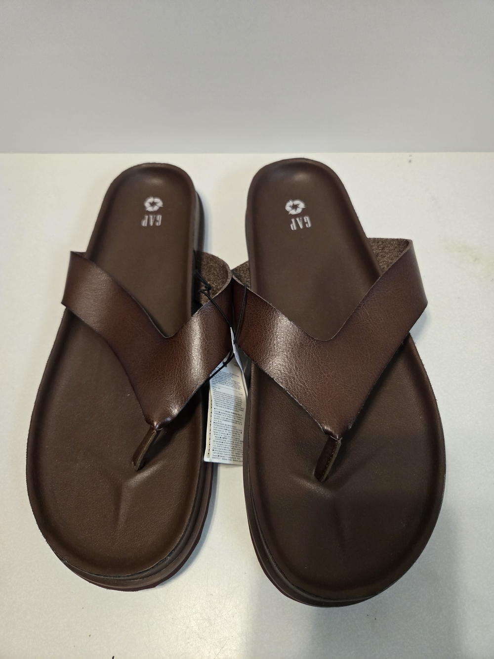 GAP Men’s Brown Leather-Style Thong Sandals